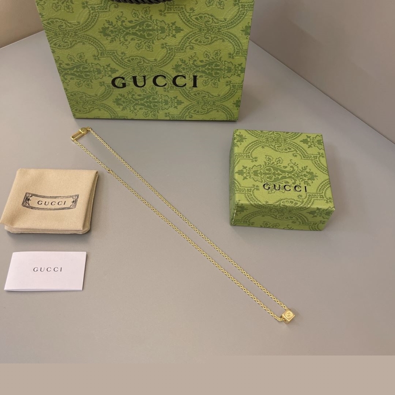 G*u*i necklaces